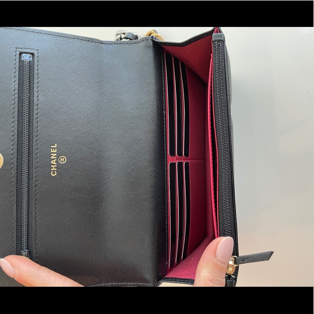 CHANEL 19 WALLET ON CHAIN - Picture 7 of 13
